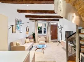 Cozy Apt with Smart TV, Elevator & Equipped Kitchen