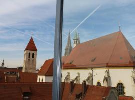 Ferienwohnung "Karmeliten Am Dom", hotel cerca de Historisches Museum, Regensburg