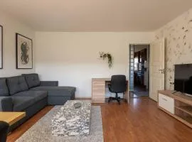 Cozy Apartment Near Metro