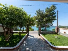 Salamis Blue Retreat -a seafront family apartment
