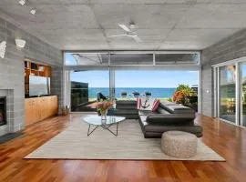The Bach Pearl Beach-Absolute Beachfront , Late Check Out
