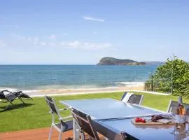 The Bach Pearl Beach-Absolute Beachfront , Late Check Out