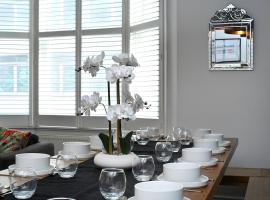 Central Brighton Stay sleeps up to 17 with sea views roof terrace &ndash; hotel w Brighton and Hove