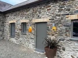 Beudy at Pentrecelyn - a gorgeous barn conversion with hot tub