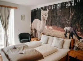 Alpakas, Lamas und Rentiere zum Grünen See