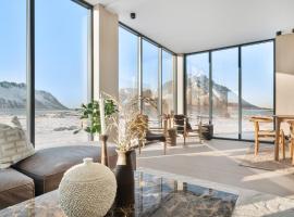 Luxury Lodge in Lofoten - jacuzzi & sauna - LL20, hotel in Lyngværet