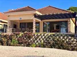 Luxurious Beachfront house-Villa 44, hotel v destinaci Gueima
