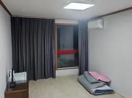 Mark Minbak 5th floor 602