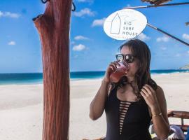 Big Surf House, ξενώνας σε Popoyo