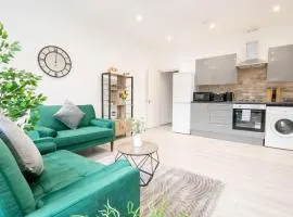 Contemporary 3 Bed Apartment in Southsea