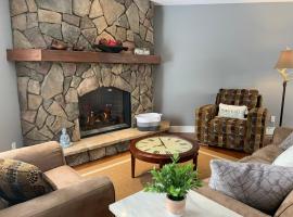 Casa Muskoka 4 BDRM Escape Great Location, hotel v destinaci Huntsville