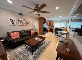 Stylish 2 br near LSU and pool laundry