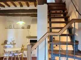 Romantic Escape in Medioeval Passignano -Lake View