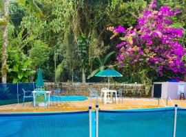 Chalés Suítes Ubatuba Paradise Toninhas, hotel v destinaci Ubatuba