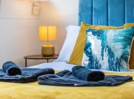 Central Winchester Duplex Apartment Sleeps 6