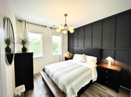 TPV Antilia Luxury Home with Indoor Heated Pool And Gym, hotelli Durhamissa