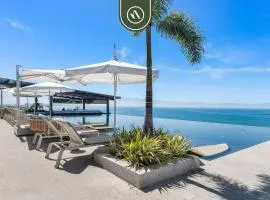 Luxury 2 BR Condo with Dream Pools - Beach - Art