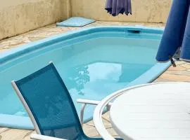 Casa aconchegante com piscina e churrasqueira