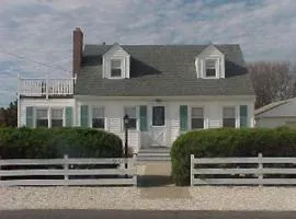 Beach Badges, Wifi, Private Yard, Washer Dryer, Enjoy The Warmth From The Sun On The Upper Deck, Or Cool Off In The Shade On The Lower Deck,enjoy,