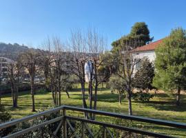 Via Nievo, hotel in Giulianova