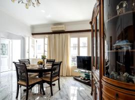 Rumi's Paros house in the heart of Parikia, villa em Parikia