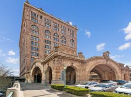 Placemakr Downtown Pittsburgh at The Pennsylvanian、ピッツバーグのキッチン付きホテル