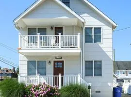 Wifi Outdoor Shower Deck Ocean Side 2Nd Floor, Just A Short Walk From The Best Lbi Attractions, A Small Park, And The Beach