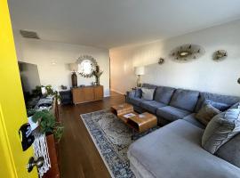 Blue Betty- 3 BDRM Mid-Century Charmer Near Beach, hotel en Brigantine