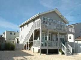 Pet Friendly Oceanside Brant Beach Wifi Beach Badges Air Conditioning Deck Fenced In Private Yardclose To The Beach!