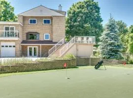 Paradise Manor w Hot tub Sauna & Putting Green