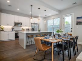 The Quad 4 Modern Suites Private Yard Grill 2 Miles to Kyle Field, hotel en College Station