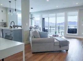 2 Bedroom with Lake and Mtn Views