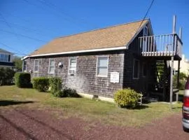 Ocean Block Beach Badges Washer & Dryersurf City Small But Cute Rear Apartment On The Oceanblock - No Streets To Cross And Only 7 Houses To The
