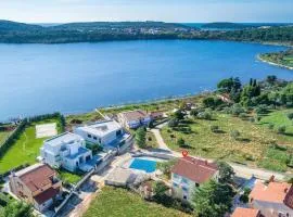 Stunning Home In Pomer