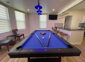 Cadillac Blue House - Luxury w/ Pool Table!
