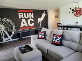 Run-AC Villa- Block from Ocean Casino & Waterpark!