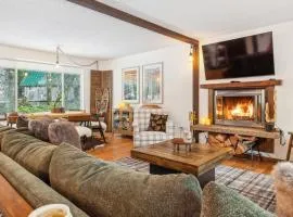 PackShack - Cozy Ski Cabin Mins from White Pass home