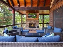 L Attitude Adjustment - Mineral Bluff GA - Enjoy king suites, a hot tub, a game room, a wood-burning fireplace, and a fenced yar