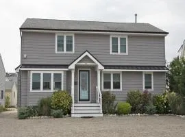 Pet Friendly, Single Family, Private Heated Pool, Hot Tub, Beach Badges And Beach Equipment, Private Fenced In Yard, Deck And Covered Patio, Granite,