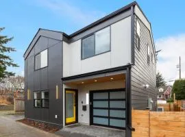 Modern Ballard Retreat Near Beach & Parks