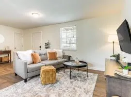4 Mi to Dtwn Dog-Friendly Fayetteville Home