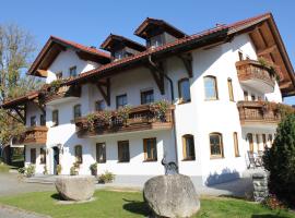 Landgasthof Schmalhofer, hotel with parking in Tittling