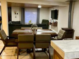 La Casita del Centro، كوخ في كريل