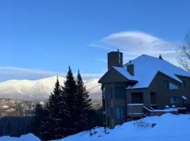 CR11 C11 Top Rated Townhome Great views fireplaces wifi AC Short walk to slopes Pool gym passes
