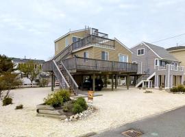 Bay Block Wifi Deck Outdoor Shower Beach Badges Bay Views Bay Side Raised Ranch With Bay Views In Peahala Park 14019, ξενοδοχείο σε Peahala Park