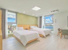 Berith Hotel, hotel na may parking sa Sokcho