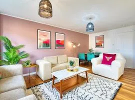 2 Bedroom Gardens Retreat with Free Parking