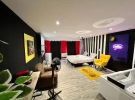 Suite Design #6#- Jacuzzi et Netflix-self check-in