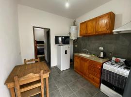 Departamento cómodo, hotel em Jesús María