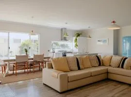 Papillon Pet Friendly 3BR Home with Fenced Yard Dunsborough